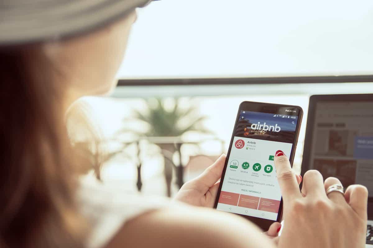 Here’s how the coronavirus impacts on Airbnb industry