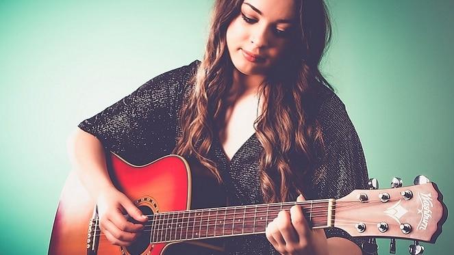 HomeMadeLive - Online Concert with Kelsey Bovey