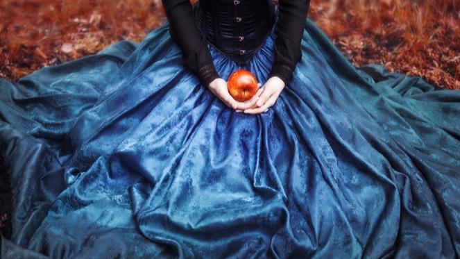 Bite Into The Tale Of The Infectious Apple Of Snow White