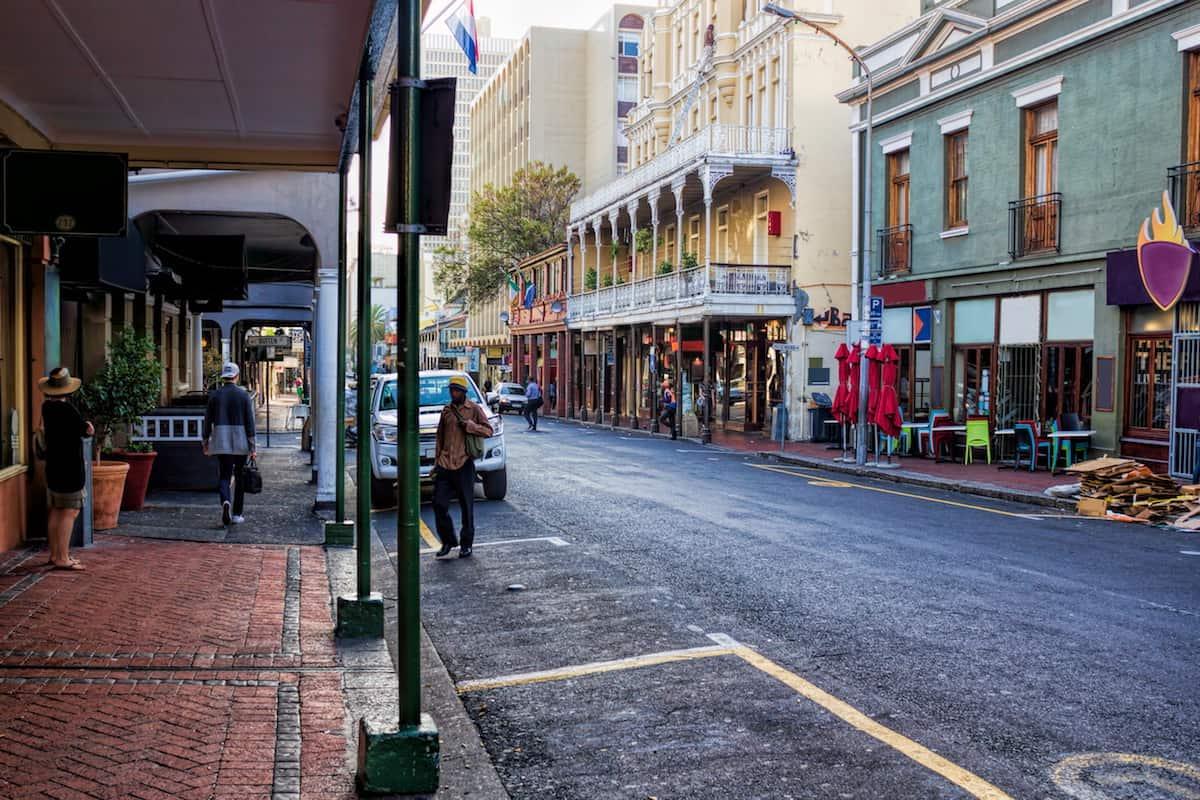 Coronavirus shutdown: Pubs, bars and eateries told to close by 18:00