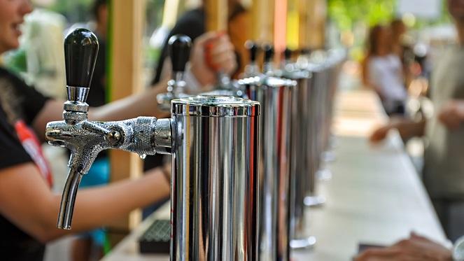 Mad Giant Beer Bottomless Beer Day