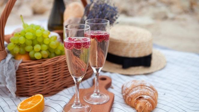 Soweto Champagne And Gin Picnic