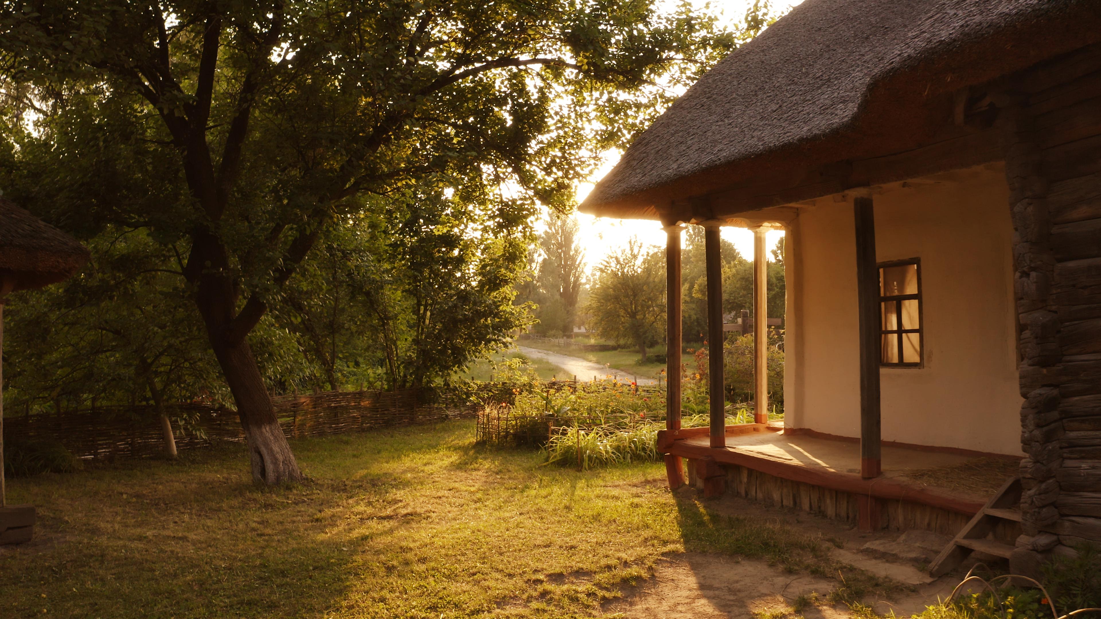 Cradle Moon Lakeside Game Lodge: A Tranquil Escape in the Heart of Nature