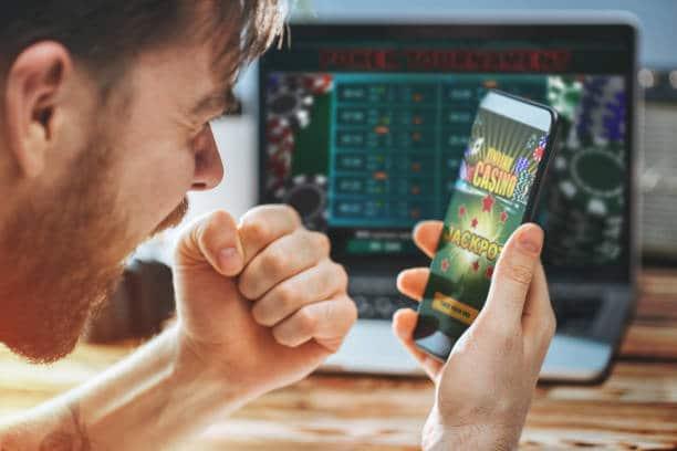 Why Live Games are Becoming so Popular at Online Casinos